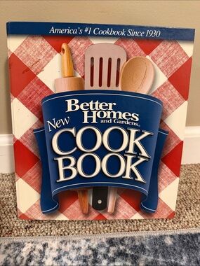 2003 Better Homes and Gardens Cookbook with Red Plaid and Blue Banner